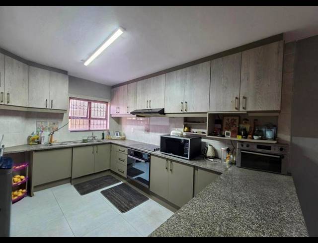 4 BEDROOM PROPERTY TO RENT IN OAKLANDS